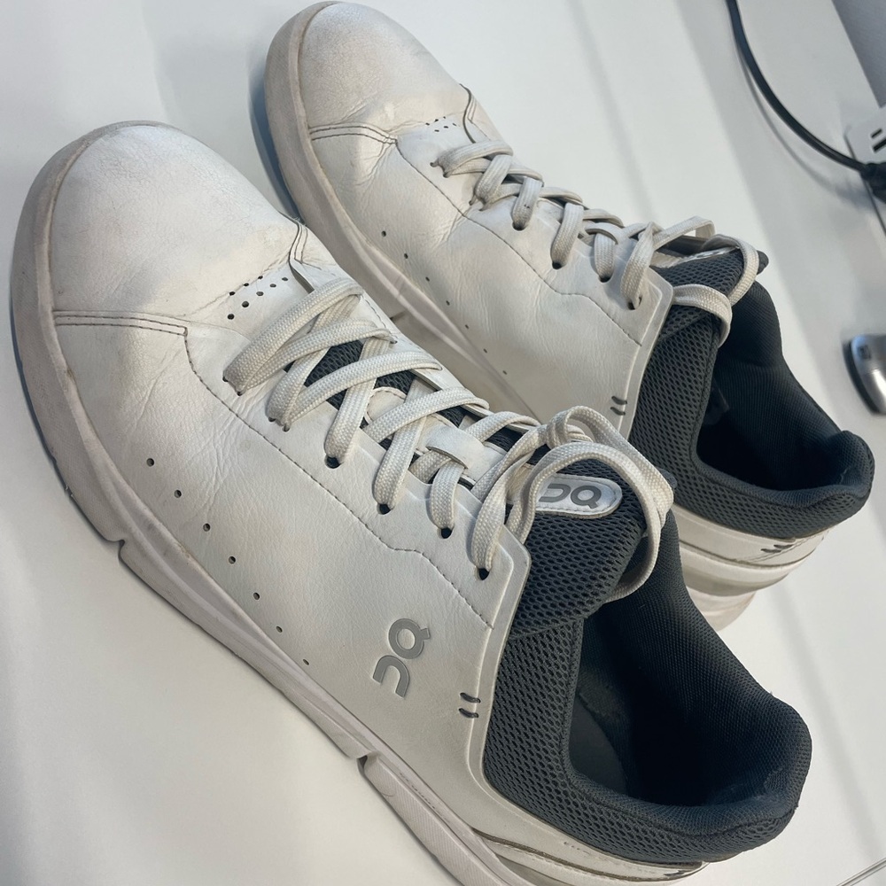 On Running The Roger Men's White Sneakers Size M9.5